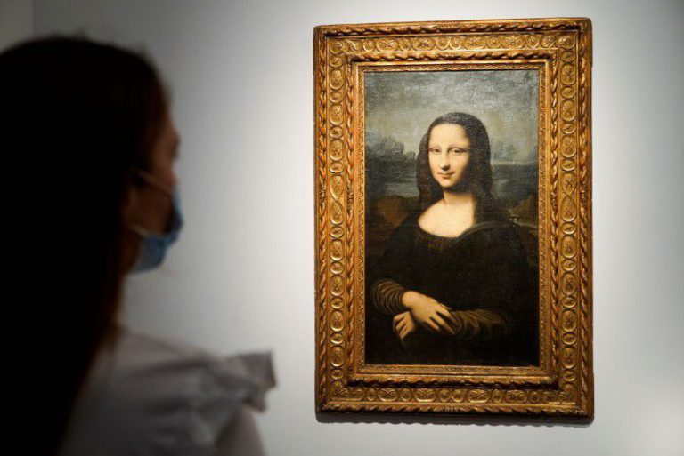 \’Hekking Mona Lisa\’ on sale, an Eiffel Tower illusion, and unseen Basquiats on show