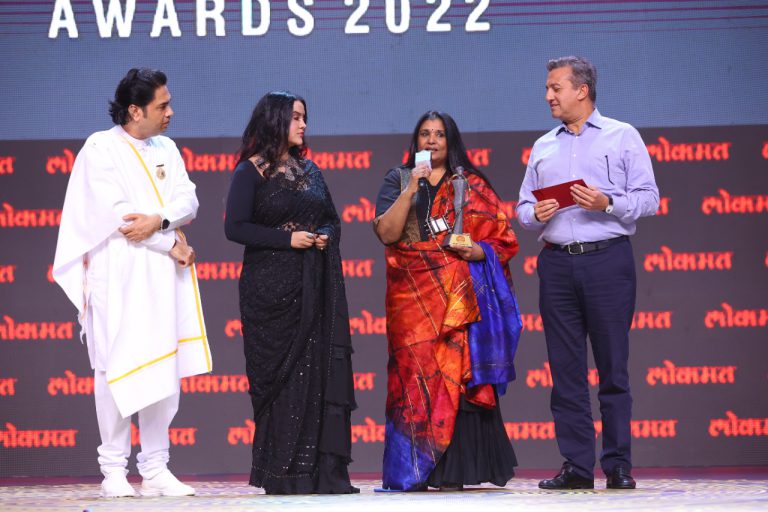 Artist Sujata Bajaj Wins the Prestigious Maharashtrian of the Year Award 2022