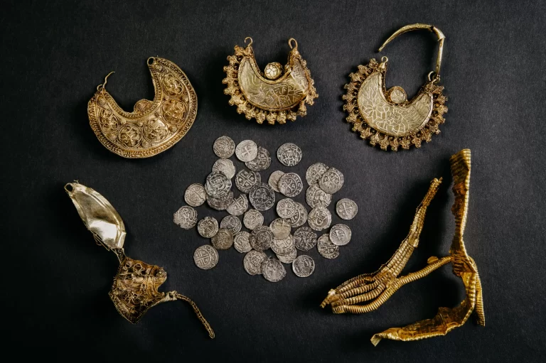 Medieval treasure uncovered by metal detectorist in the Netherland