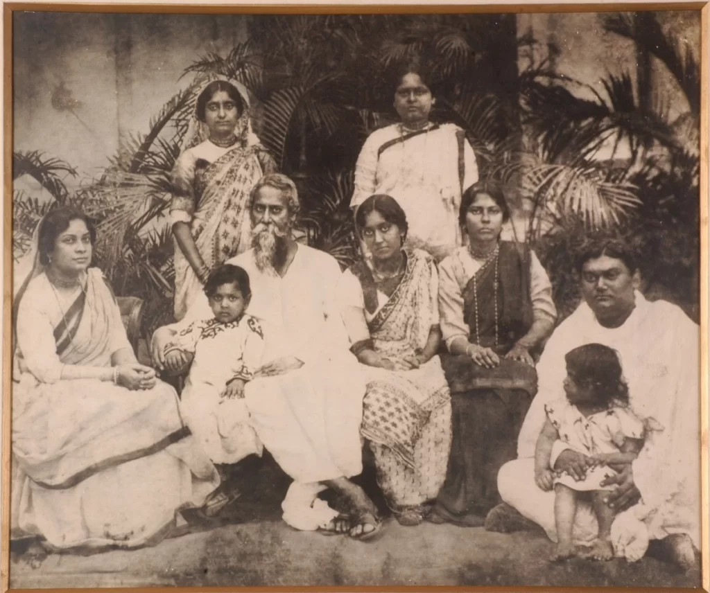 Rabindranath Tagore with his family members 