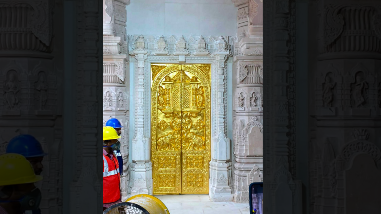 First Golden Gate Installed at Ram Janmabhoomi Temple in Ayodhya as Countdown to Grand Inauguration Begins