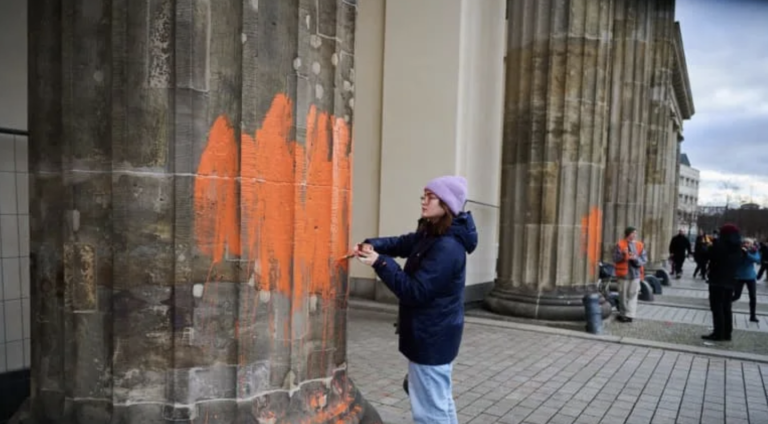 Climate Activists Receive Eight-Month Suspended Sentences for Spraying Orange Paint on Brandenburg Gate