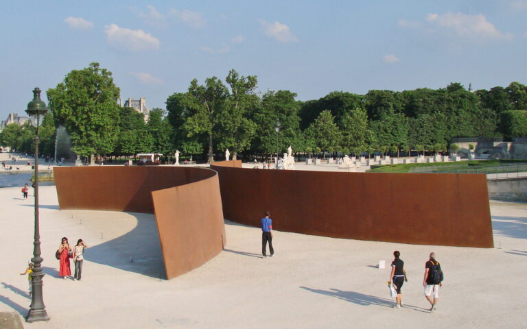 Paris Is Considering Bringing Back a Richard Serra Sculpture from Storage Once More