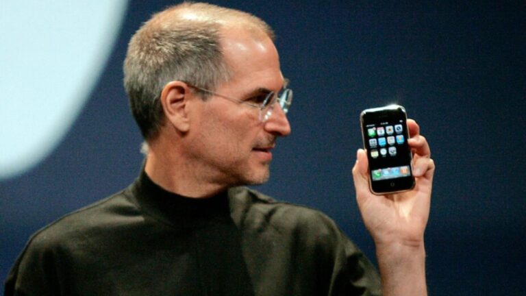 Famous Designs That Changed The World: iPhone