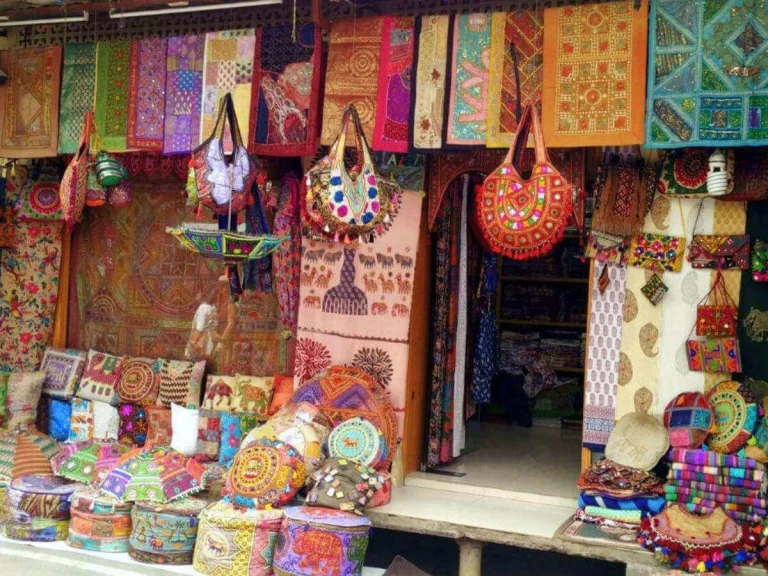 Learn About the Famous Handicrafts of Rajasthan