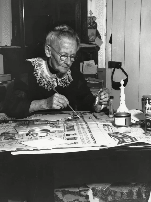 11 Famous Paintings by<br />
Grandma Moses