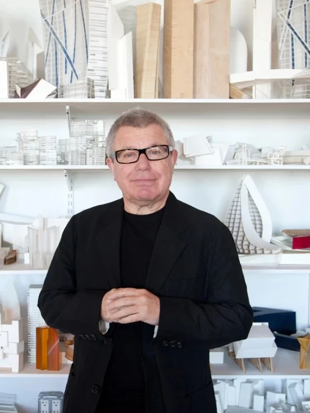 cropped-Daniel-Libeskind-standing-in-front-of-his-project-models-Courtesy-Royal-Academy-of-Arts.webp