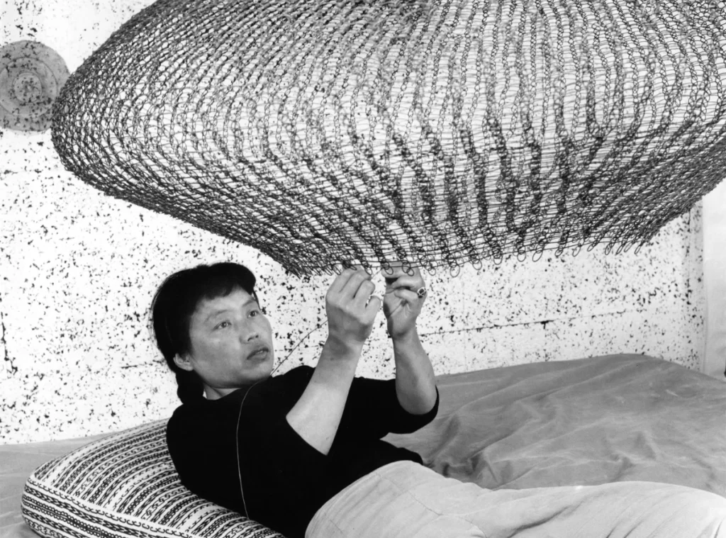 Ruth Asawa working on her sculptor 