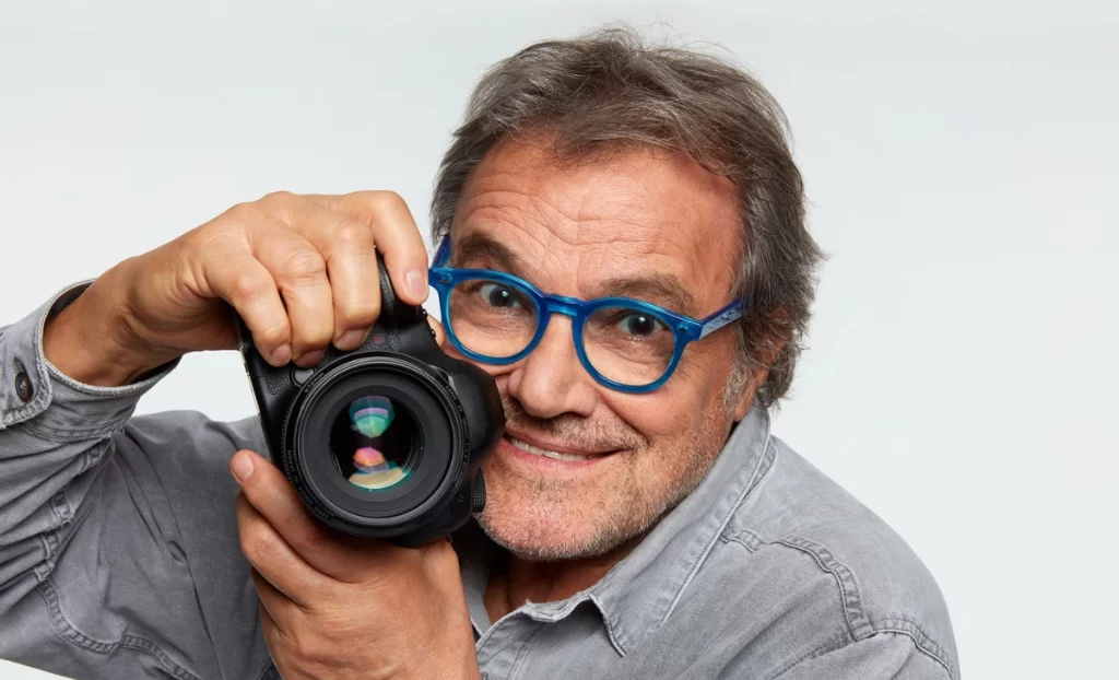 Oliviero Toscani with his camera