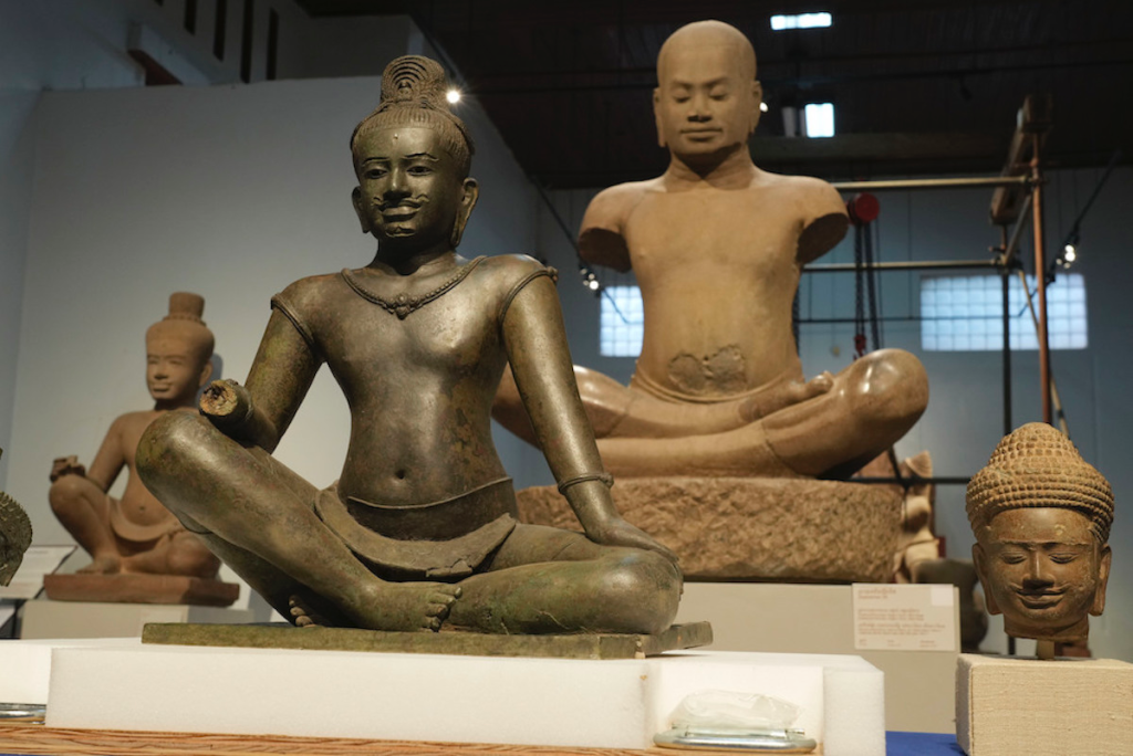 Duryodhana and Bheema Statue