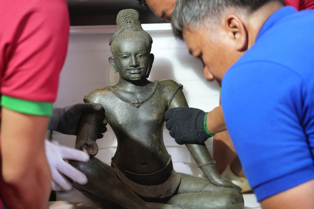 Cleaning the stolen Cambodian statues